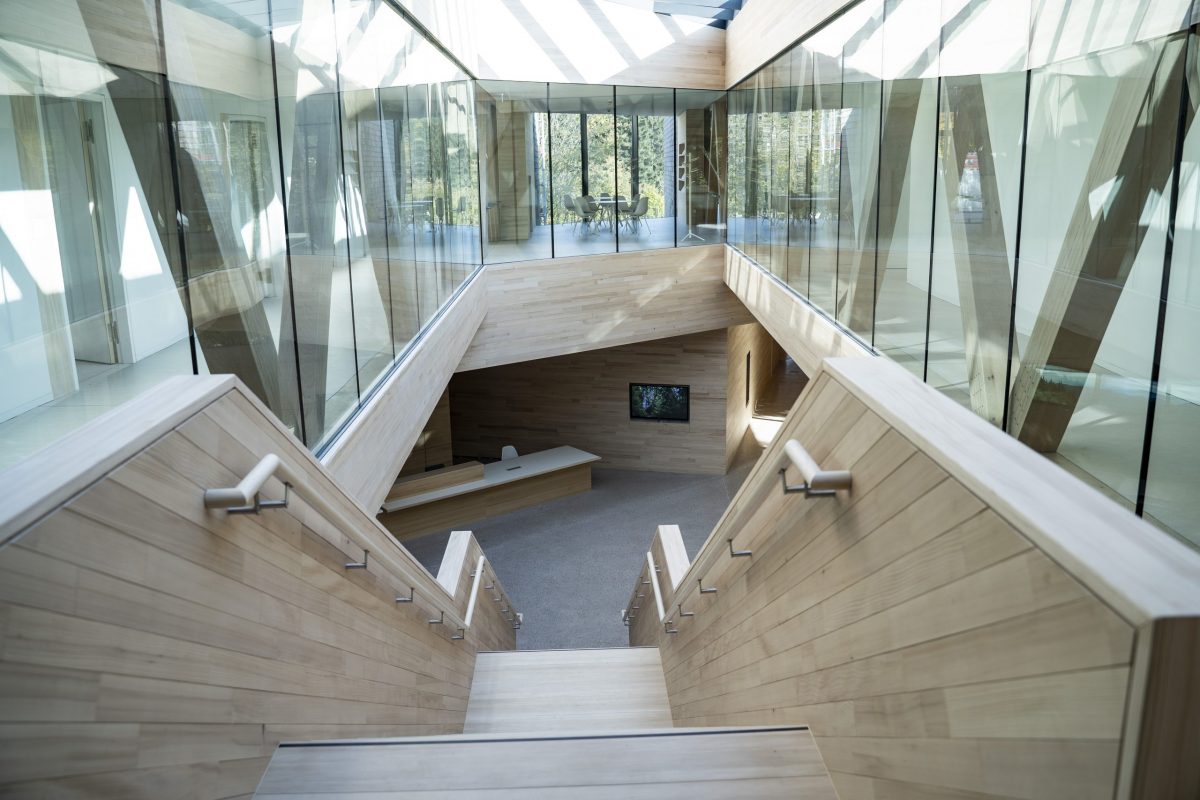 Das Foto zeigt das neue Nationalparkzentrum am Ruhestein im nördlich Schwarzwald. Über die Treppe gelangt man zu den aktuellen Ausstellungen.