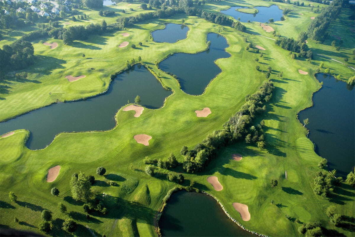 Das Foto zeigt das Grün im Golfclub Wantzenau im Elsass.