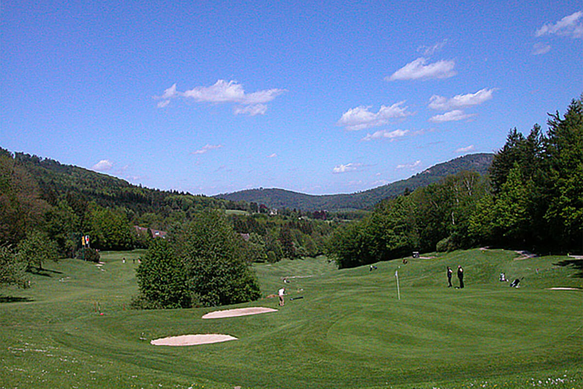 Das Foto zeigt das Grün im Golfclub Baden-Baden.