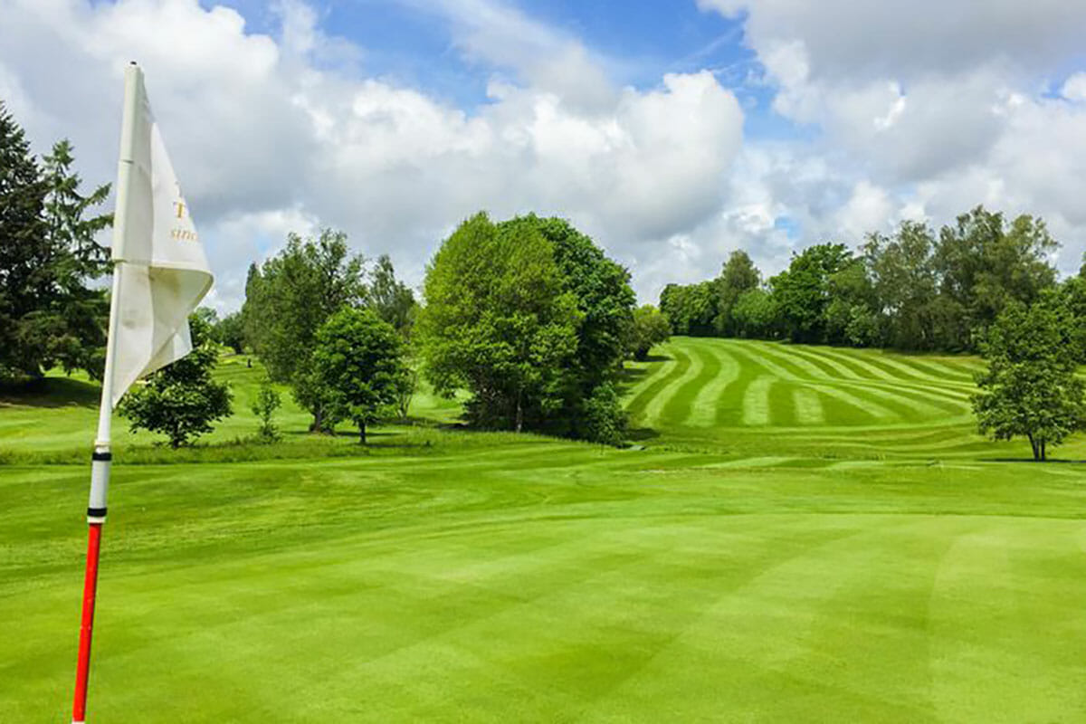 Das Foto zeigt das Grün im Golfclub Freudenstadt.